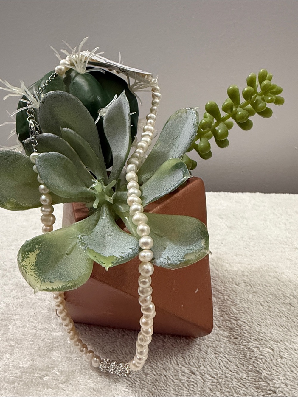 Classic Faux off white Pearl Necklace with rhinestone accent women’s jewelry NWT